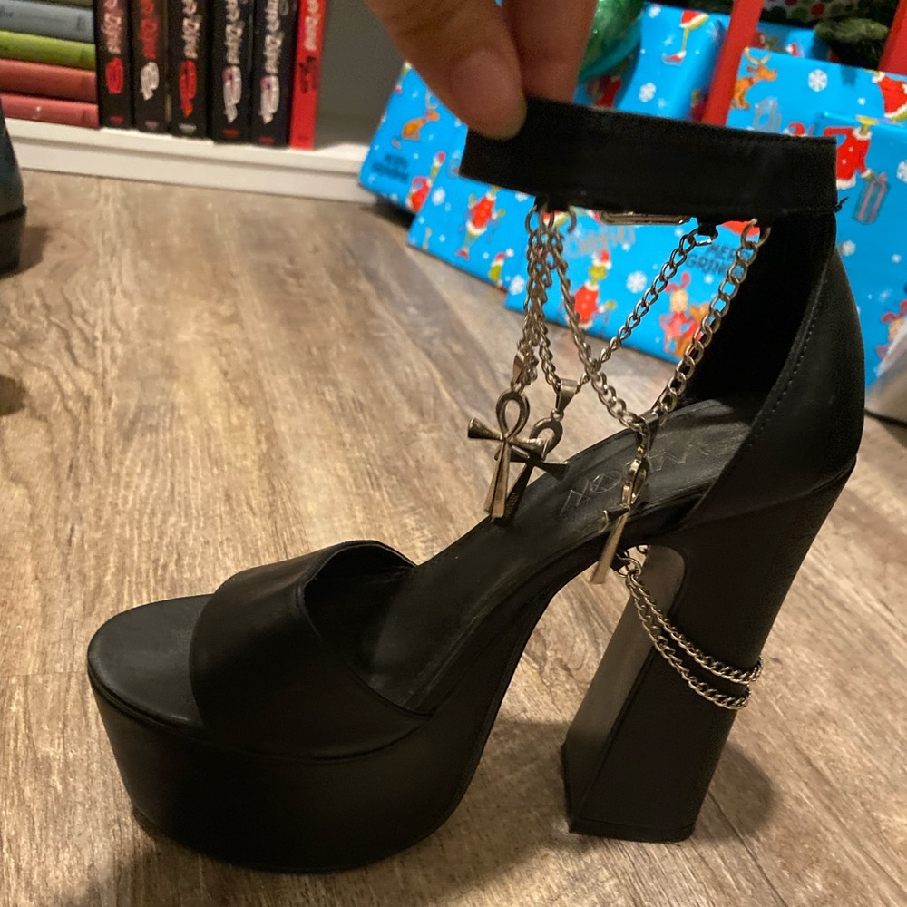 Drop Dead Gothic Black Heels with Chain Details